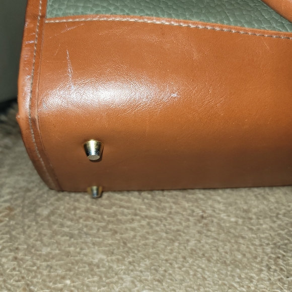 Guess purse - Picture 2 of 14